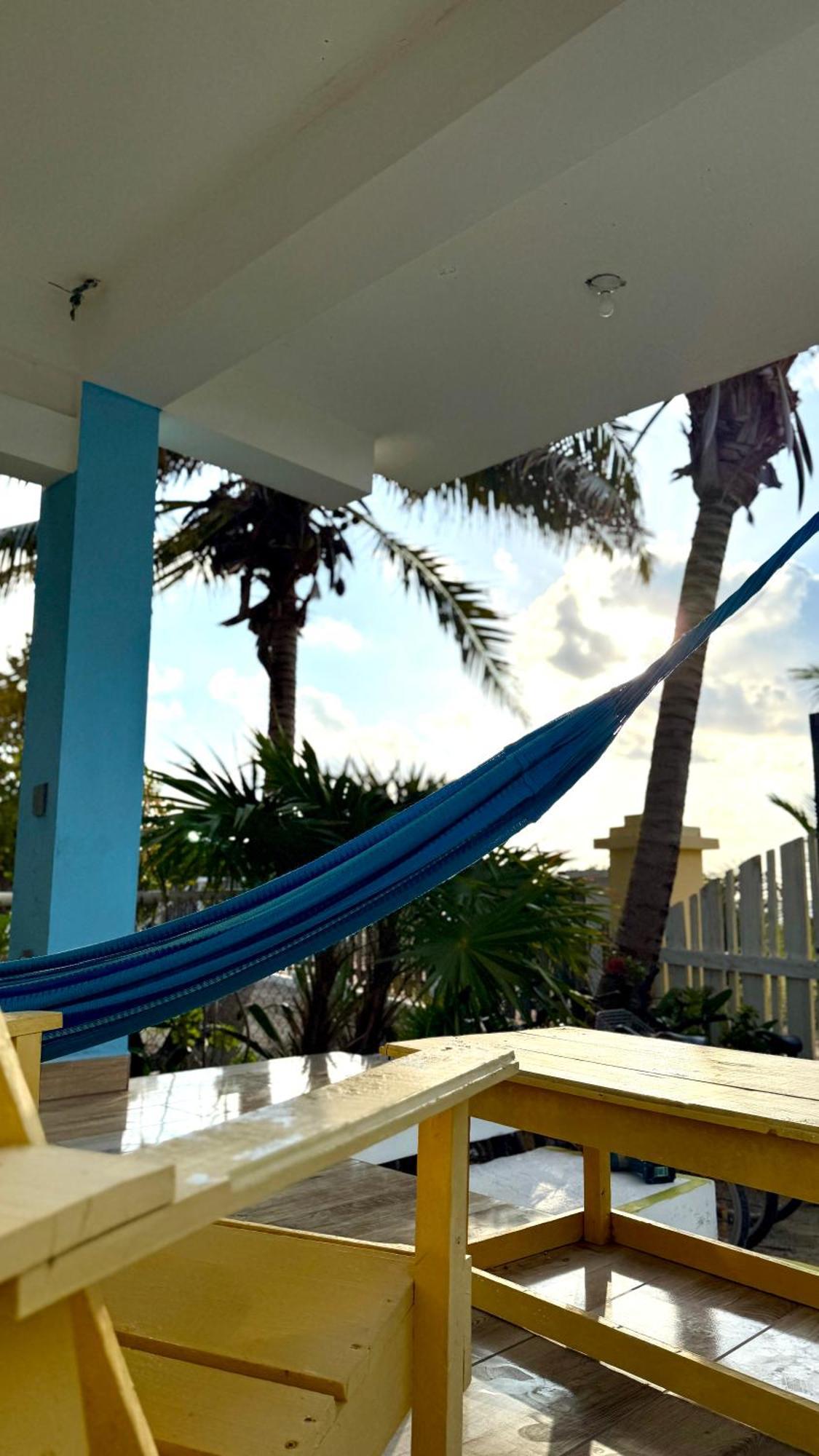 The Novelo Hotel Caye Caulker Bagian luar foto